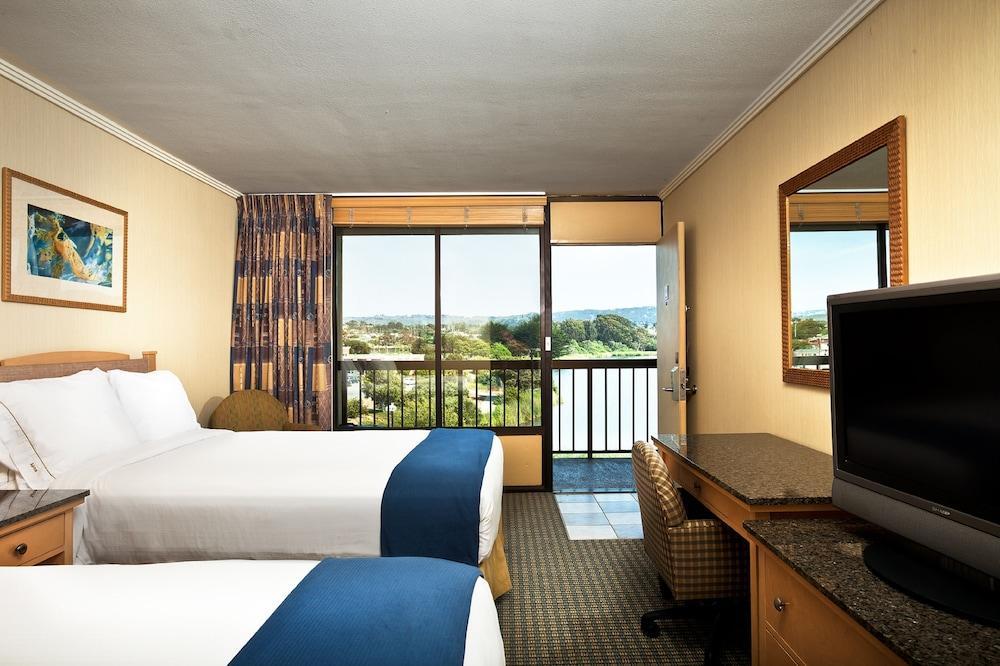 Holiday Inn Express At Monterey Bay By Ihg Сисайд Экстерьер фото