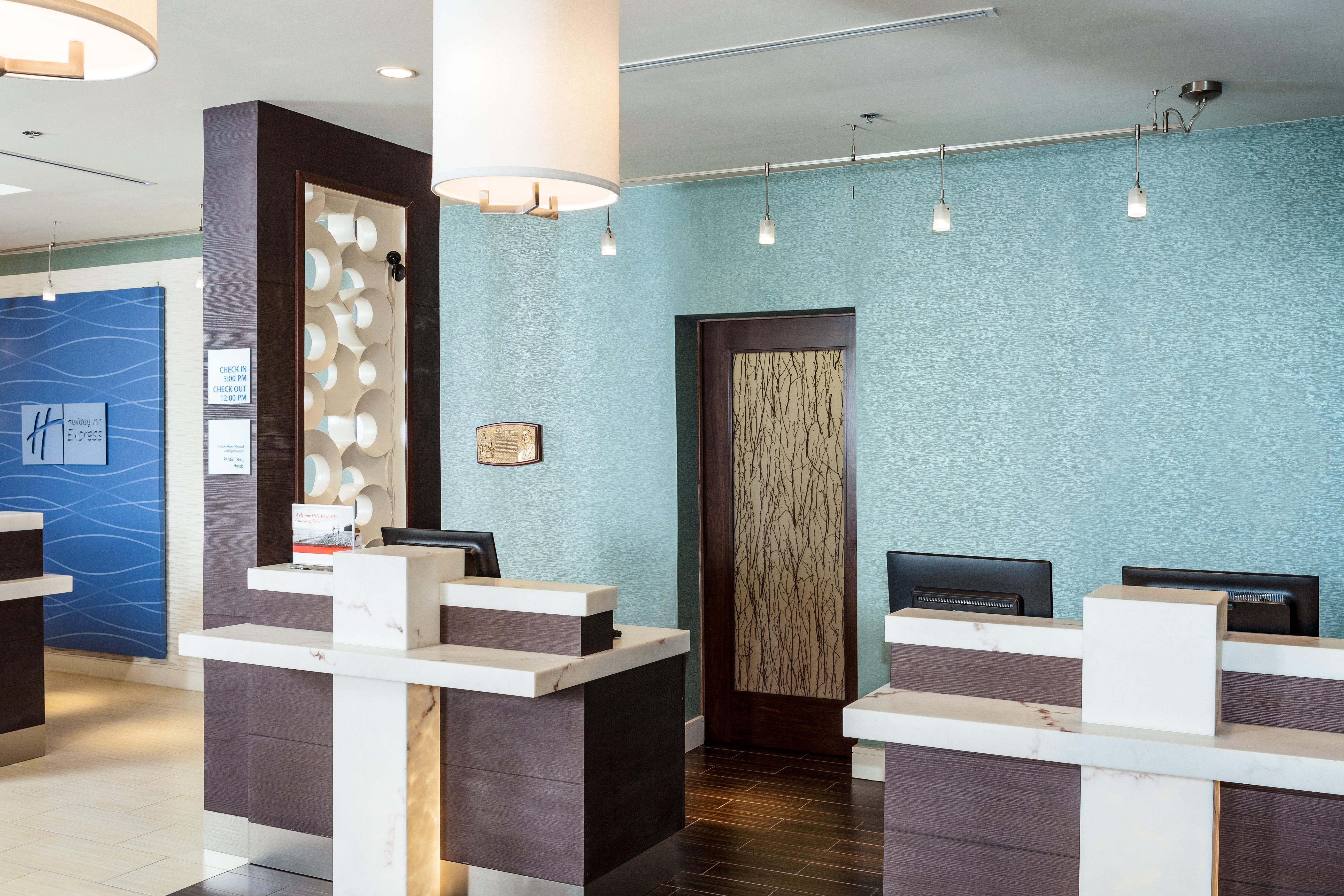 Holiday Inn Express At Monterey Bay By Ihg Сисайд Экстерьер фото
