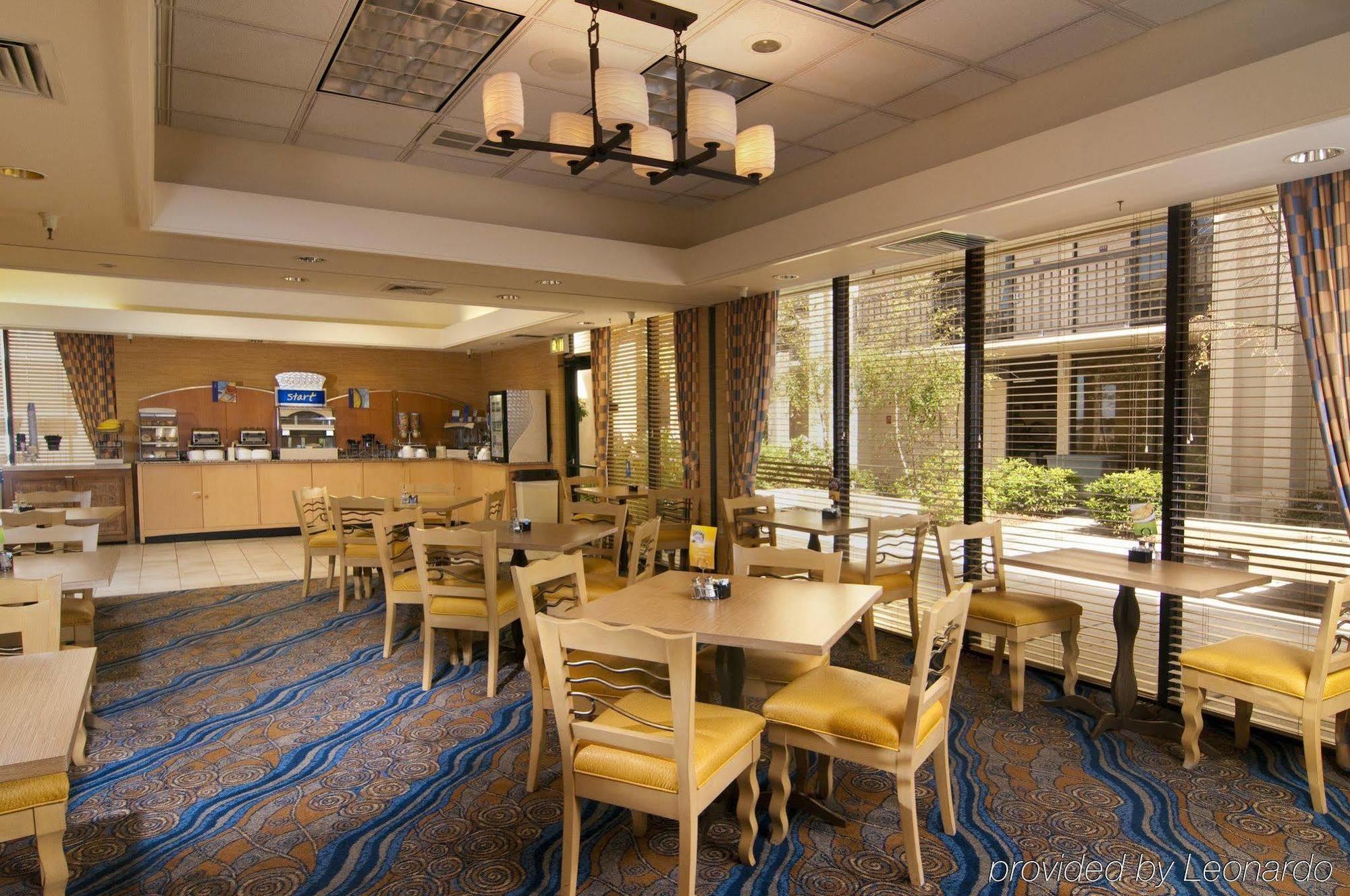 Holiday Inn Express At Monterey Bay By Ihg Сисайд Экстерьер фото